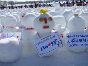 snowman-with-mitten.jpg